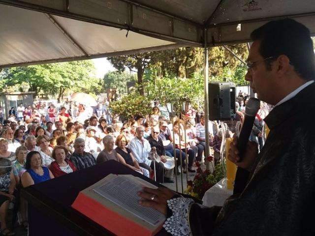 Cemit&eacute;rios p&uacute;blicos de Dourados esperam 50 mil visitantes neste feriado 