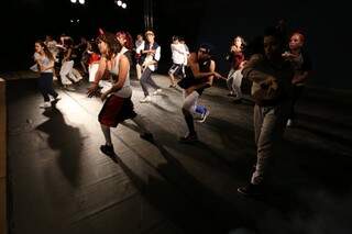 Familiares acreditam que street dance é pouco divulgado na Capital. (Foto: Marcelo Victor)