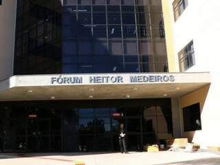 Preso foge do F&oacute;rum e Pol&iacute;cia Militar abre inqu&eacute;rito para investigar escolta 