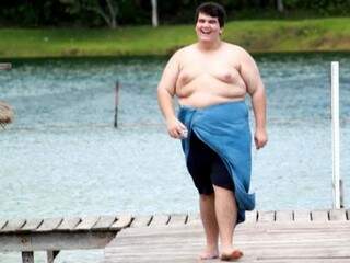 Com pelo menos 125 quilos, jovem se mostra assim na internet. (Foto: Arquivo Pessoal)