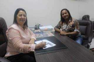 Prefeita Nilceia Souza assina convênio com universidade estadual que vai ministrar os cursos de Pedagogia e Administração Pública na cidade. (Foto:Divulgação)  