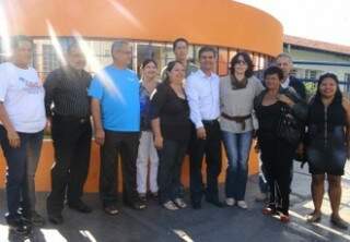 Prefeito Nelson Trad Filho e algumas das lideranças comunitárias da Região Urbana do Prosa. (Foto: Divulgação)
