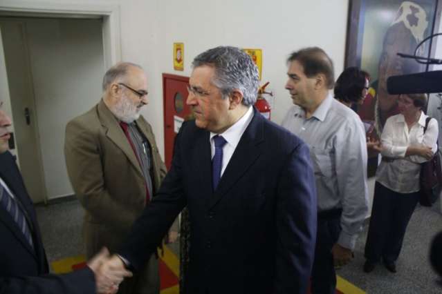 Prefeito, ministro e secret&aacute;rios est&atilde;o reunidos no Hospital do C&acirc;ncer