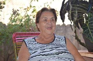 Dona Elvira tem 81 anos e se sentindo só, ligou para a neta fazer uma de suas receitas. (Foto: Simão Nogueira)