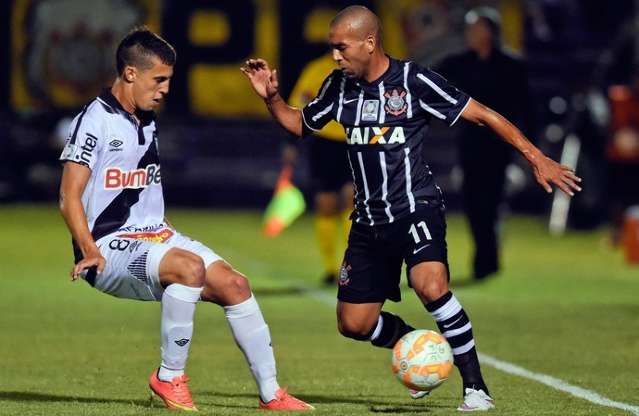 Corinthians perde p&ecirc;nalti, mas vence o Danubio em Montevid&eacute;u por 2 a 1