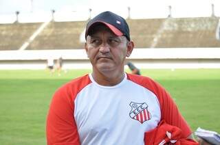 O treinador Gilmar Calonga já faz planos para o Comercial na Série D do Brasileiro (Foto: Marcos Calazans)