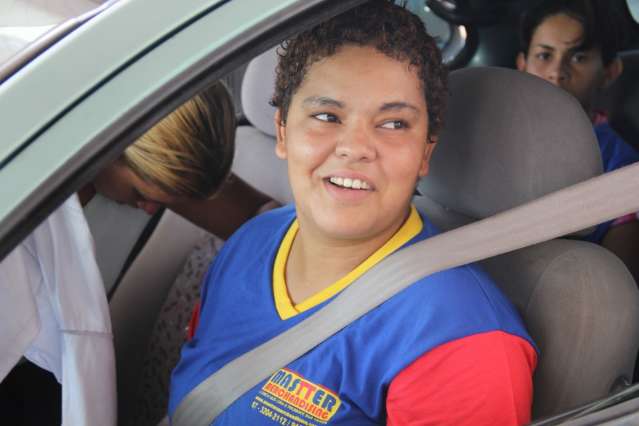 Posto bandeira branca vende gasolina abaixo de R$ 3, valor pr&eacute;-aumento