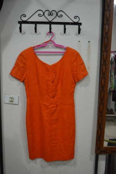 Vestido laranja a R$ 55,00.