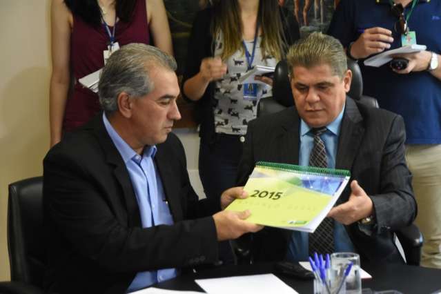 Governo reduziu d&iacute;vida e fechou 2015 com superavit, revela balan&ccedil;o