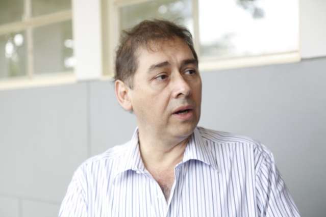 N&atilde;o tem porque vereadores irem para debaixo de mangueira, diz Bernal