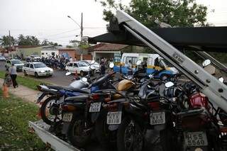 Foram apreendidas várias motocicletas. (Foto: Gerson Walber)