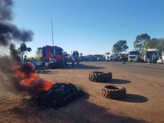 Ap&oacute;s 11h de protestos, interdi&ccedil;&otilde;es continuam em rodovias de MS 