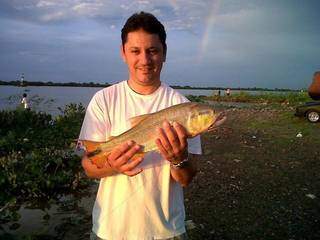Pesca é uma das atividades que Vinícius apreciava fazer enquanto morou em Corumbá. (Foto: Reprodução/Facebook)