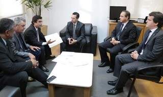 Os deputados integrantes da CPI foram recebidos pelo procurador-geral do MPE, Paulo dos Passos. (Foto: Divulgação)
