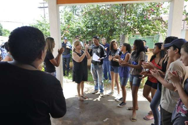 Justi&ccedil;a cumpre despejo de projeto social sob protestos de pais e alunos