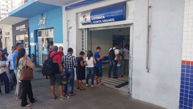 AO VIVO: S&aacute;bado &eacute; dia de apostar na Mega Sena; pr&ecirc;mio acumulou em R$ 32 milh&otilde;es