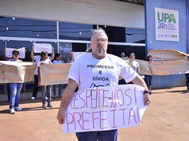 Servidores protestam contra prefeitura por parcelamento de sal&aacute;rios