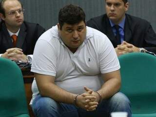 Rafael Queiroz, visivelmente mais gordo, durante seu julgamento nesta terça, no Fórum de Campo Grande