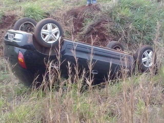Carro atropela, mata &iacute;ndio, capota e causa protesto de acampados em BR