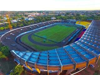 O Estádio Morenão ficou de cara nova com a primeira fase da reforma; agora a preocupação é a segunda fase (Foto: Arquivo)