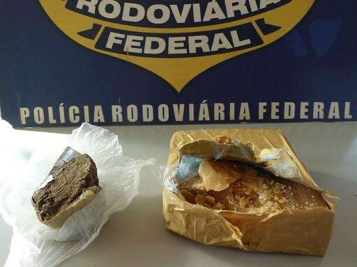 Pol&iacute;cia apreende poss&iacute;vel por&ccedil;&atilde;o de oxi, maconha e nota falsa