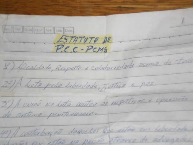  PM prende dois, aprende pistola, coca&iacute;na, dinheiro e estatuto do PCC