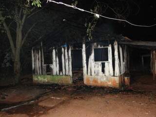 Incêndio destruiu casa e matou morador. (Foto: Cido Costa)