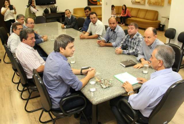 Governador autoriza doa&ccedil;&atilde;o de pr&eacute;dio que abrigar&aacute; nova sede de prefeitura
