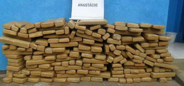  PM apreende a maior quantidade de drogas dos &uacute;ltimos anos em Anast&aacute;cio 