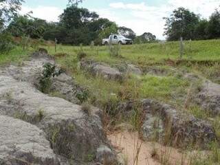 MPE investiga processos erosivos que atingem estradas que compõem Bacia do Guariroba. (Foto: Divulgação MPE)