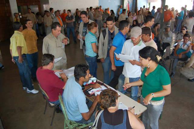  Agentes dizem que greve tem ades&atilde;o de 60%; prefeito fala em ir &agrave; Justi&ccedil;a