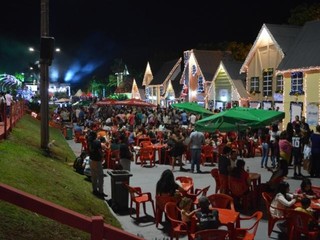Praça de alimentação da Cidade do Natal (Foto: Thailla Torres)