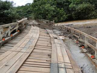 Pelo menos 30 pontes foram danificadas no começo do ano por conta da forte chuva. (Foto: Divulgação)