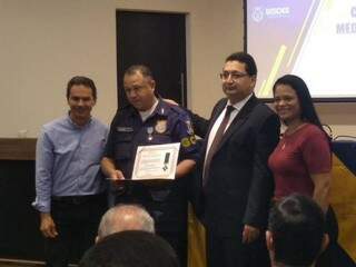 Guarda Municipal distribui medalhas para comemorar anivers&aacute;rio de 29 anos 