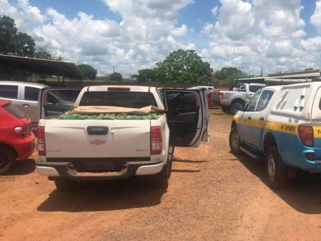 Condutor abandona S-10 roubada e carregada com 1,1 tonelada de maconha