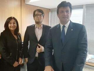 Délia Razuk e Mandetta com chefe de gabinete do ministro das Cidades (Foto: Divulgação)