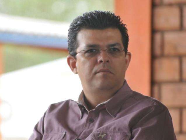 Olarte entrega ambul&acirc;ncia e participa de evento com conselheiros