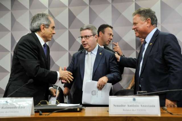 Relator da Comiss&atilde;o de Impeachment no Senado apresenta parecer hoje