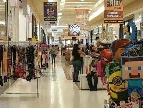 AO VIVO: Com hor&aacute;rios diferenciados, shoppings atraem clientes na Black Friday