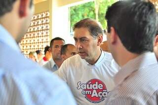 O prefeito Alcides Bernal durante visita a unidade de saúde. (Foto: Luciano Muta)