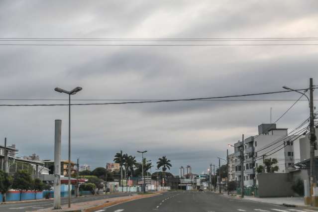 Sexta-feira de tempo nublado, temperatura amena e possibilidade de chuva