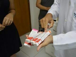 Doses da vacina que imuniza contra H1N1, H3N2 e gripe comum. (Foto: Bianca Bianchi)