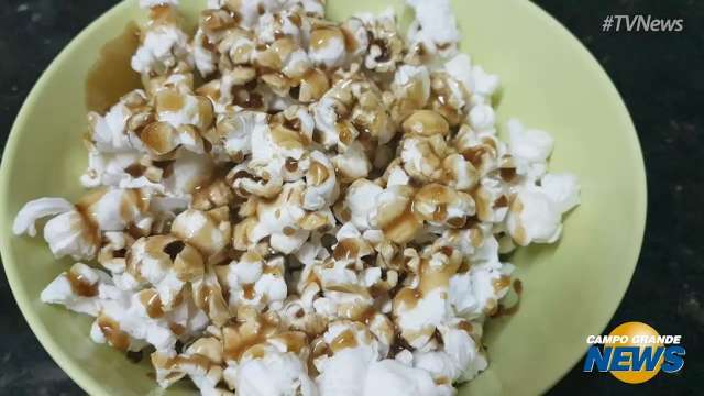 Pipoca com melado de a&ccedil;&uacute;car mascavo, um lanche pr&aacute;tico e saboroso; veja receita