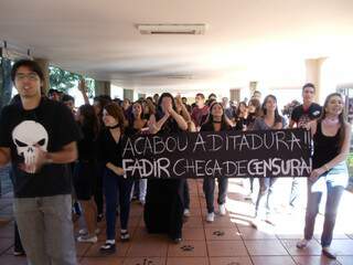 Acadêmicos percorreram Universidade para protestar. (Fotos: Divulgação)