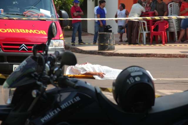 Briga entre irm&atilde;os come&ccedil;ou dentro de casa e terminou com morte na rua