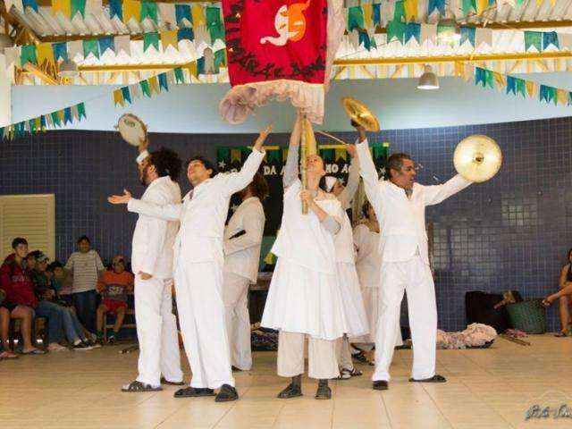 Festa com ares de cabar&eacute; e jeito de sarau movimenta bar tradicional hoje