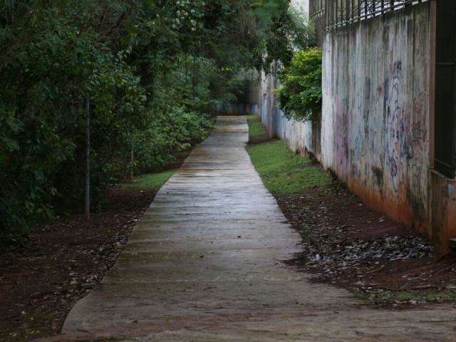 Ferido, estudante assaltado em pra&ccedil;a foi socorrido por equipe de shopping