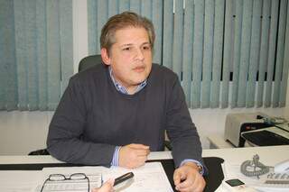 José Carlos Dorsa, diretor-geral do HU, fala sobre situações que prejudicam antendimento. (Foto: Simão Nogueira)