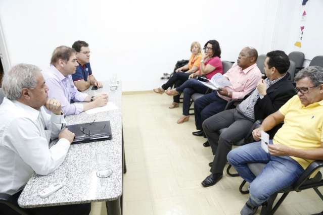 Em nova reuni&atilde;o, Bernal pede mais 30 dias para definir pagamento de reajuste