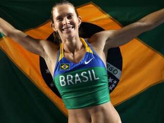 Brasileira atingiu marca de 4,85 metros. (Foto: AFP)